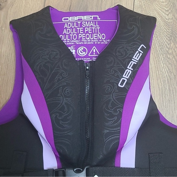 Black & Purple Women’s Life Jacket NWT - Picture 2 of 3